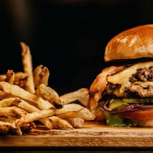 burger-mit-pommes-meissners-potsdam